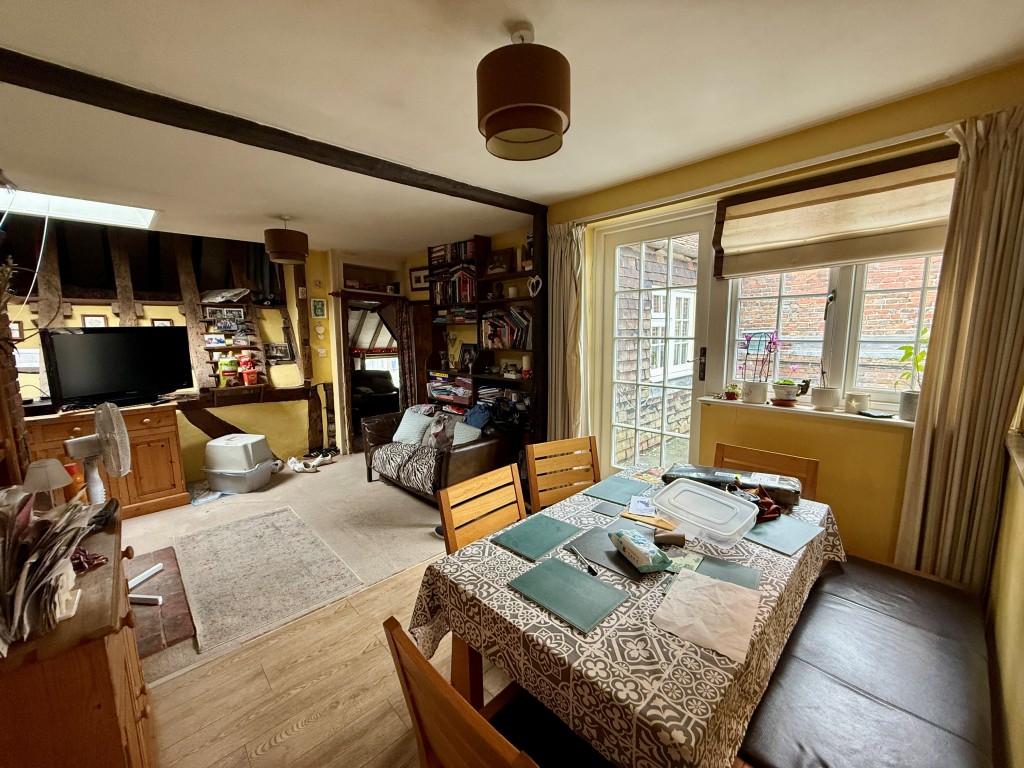 Lot: 27 - VACANT COMMERCIAL AND RESIDENTIAL PROPERTY - Dining/living area